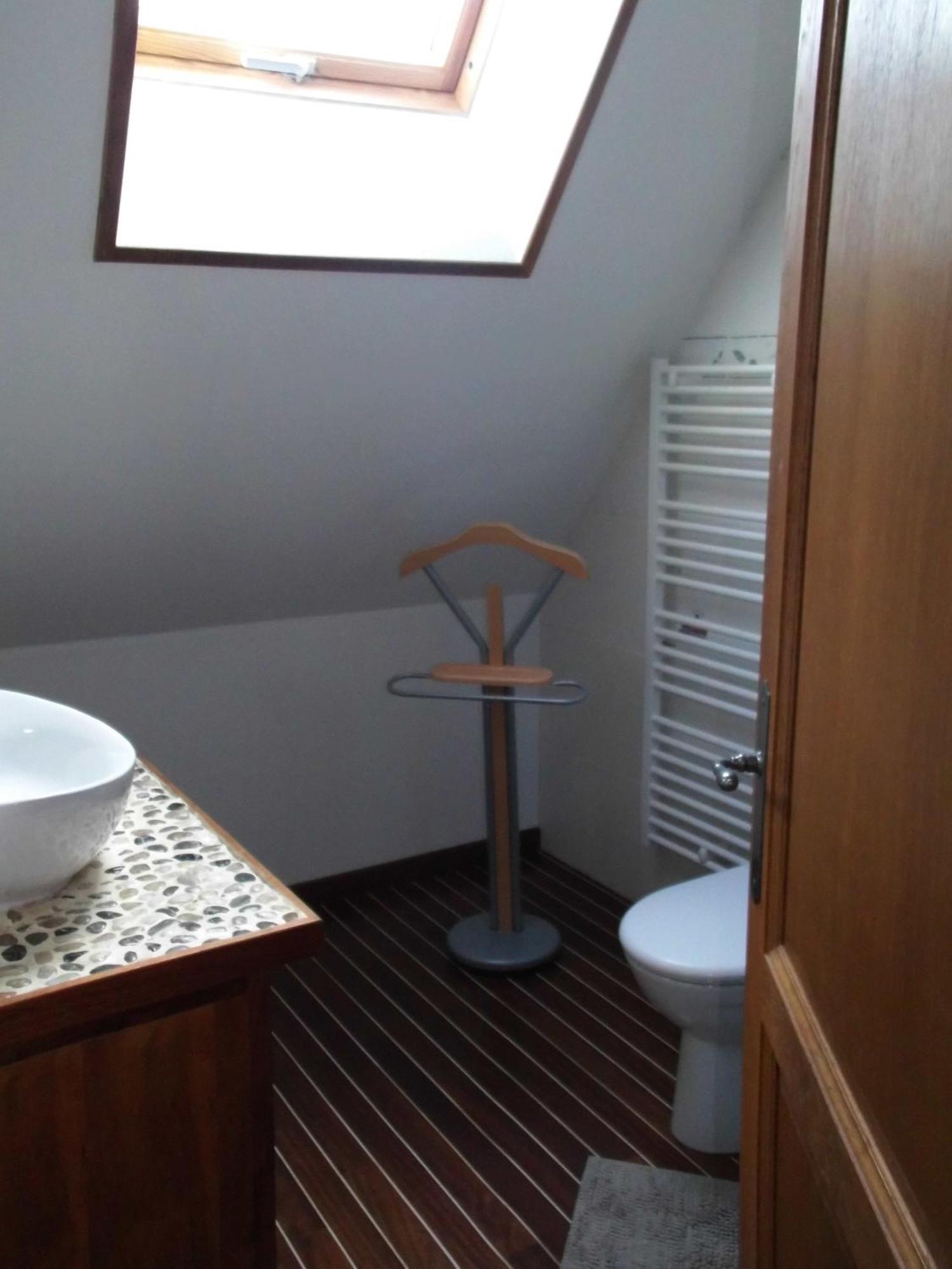 Le Clos Des Tilleuls: D-day With Private Experiences Guest house