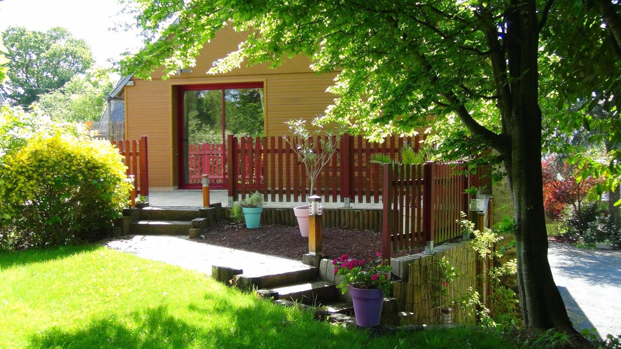 Le Clos Des Tilleuls: D-day With Private Experiences Guest house La Vendelee