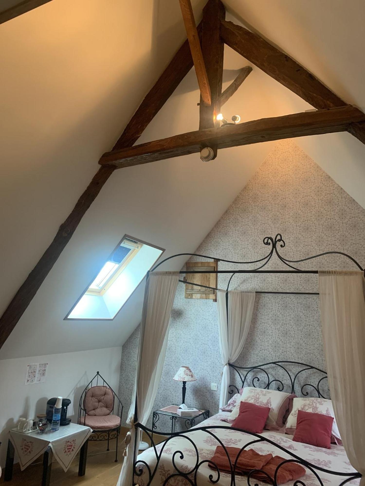 Le Clos Des Tilleuls: D-day With Private Experiences Guest house La Vendelee